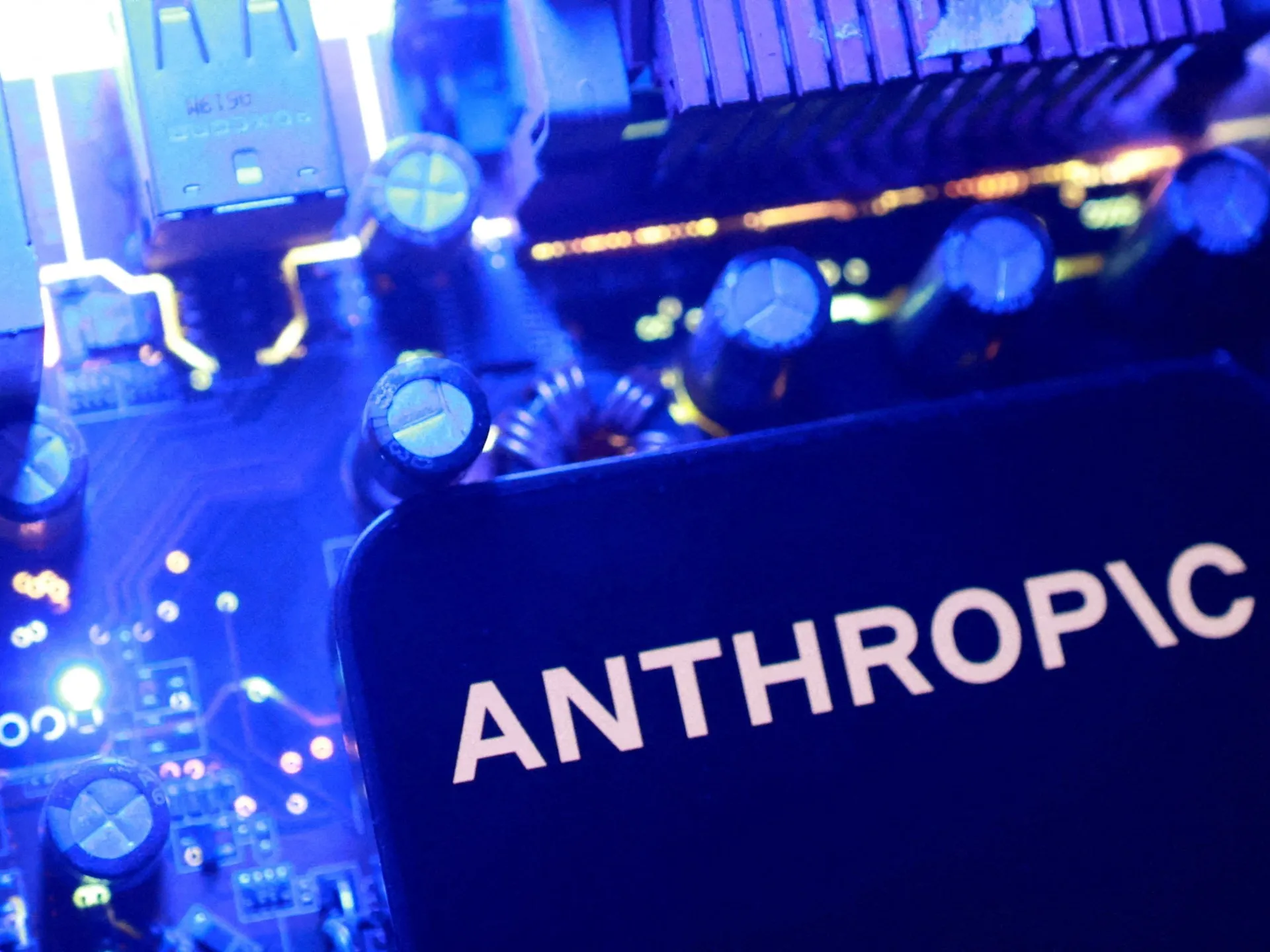 Anthropic dezvăluie: Claude folosit pentru rachete și spionaj global – un semnal de alarmă pentru inteligența artificială