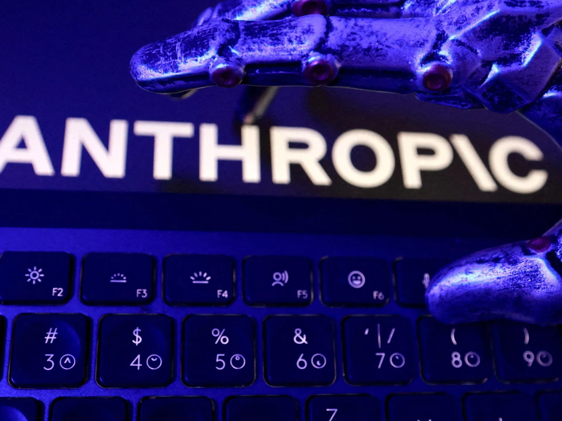 Anthropic avertizează: Inteligența artificială folosită pentru arme biologice – un pericol tot mai real
