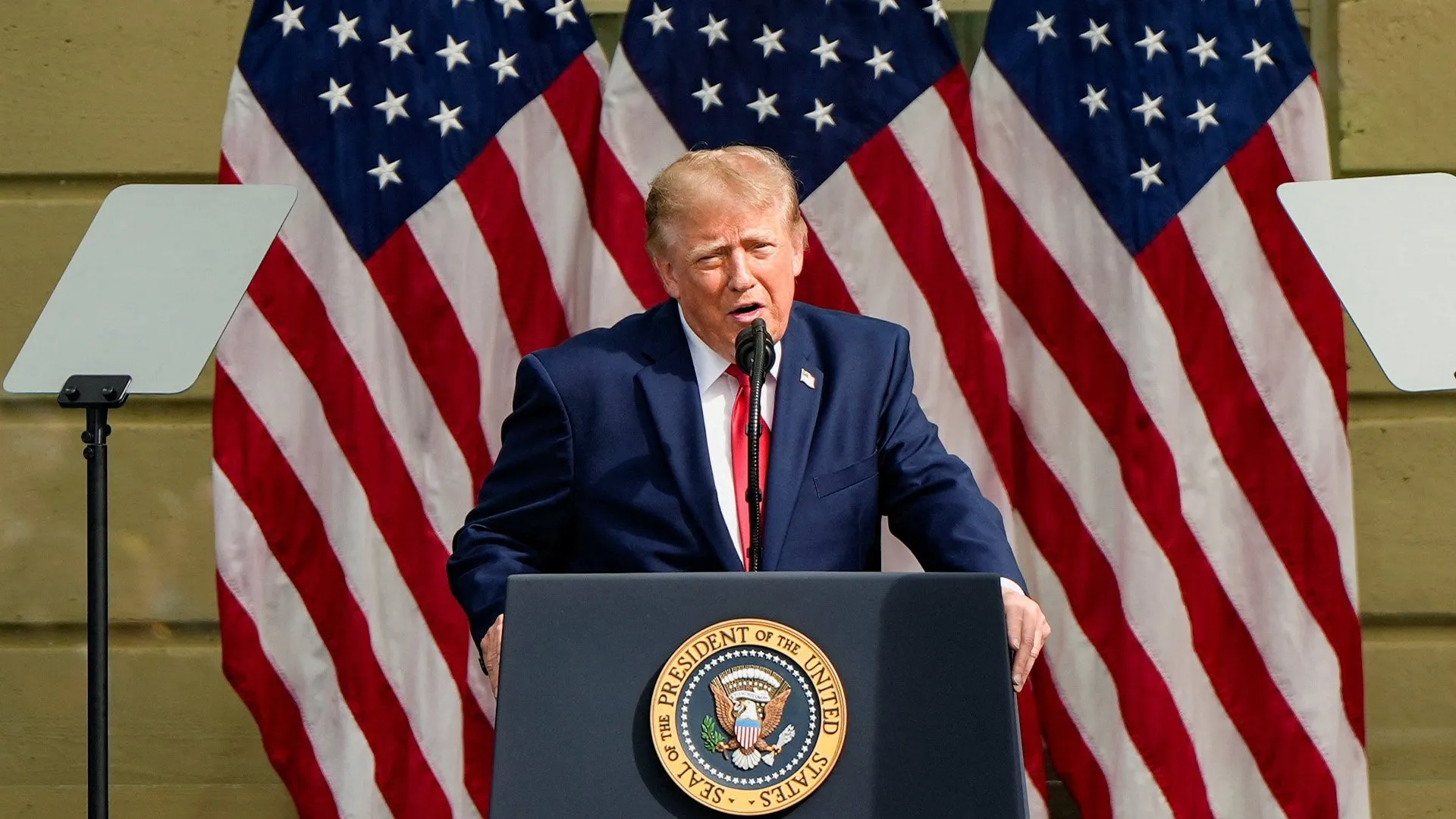 Trump aduce un omagiu emoționant victimelor de 9/11 la Pentagon, la 25 de ani de la atacuri
