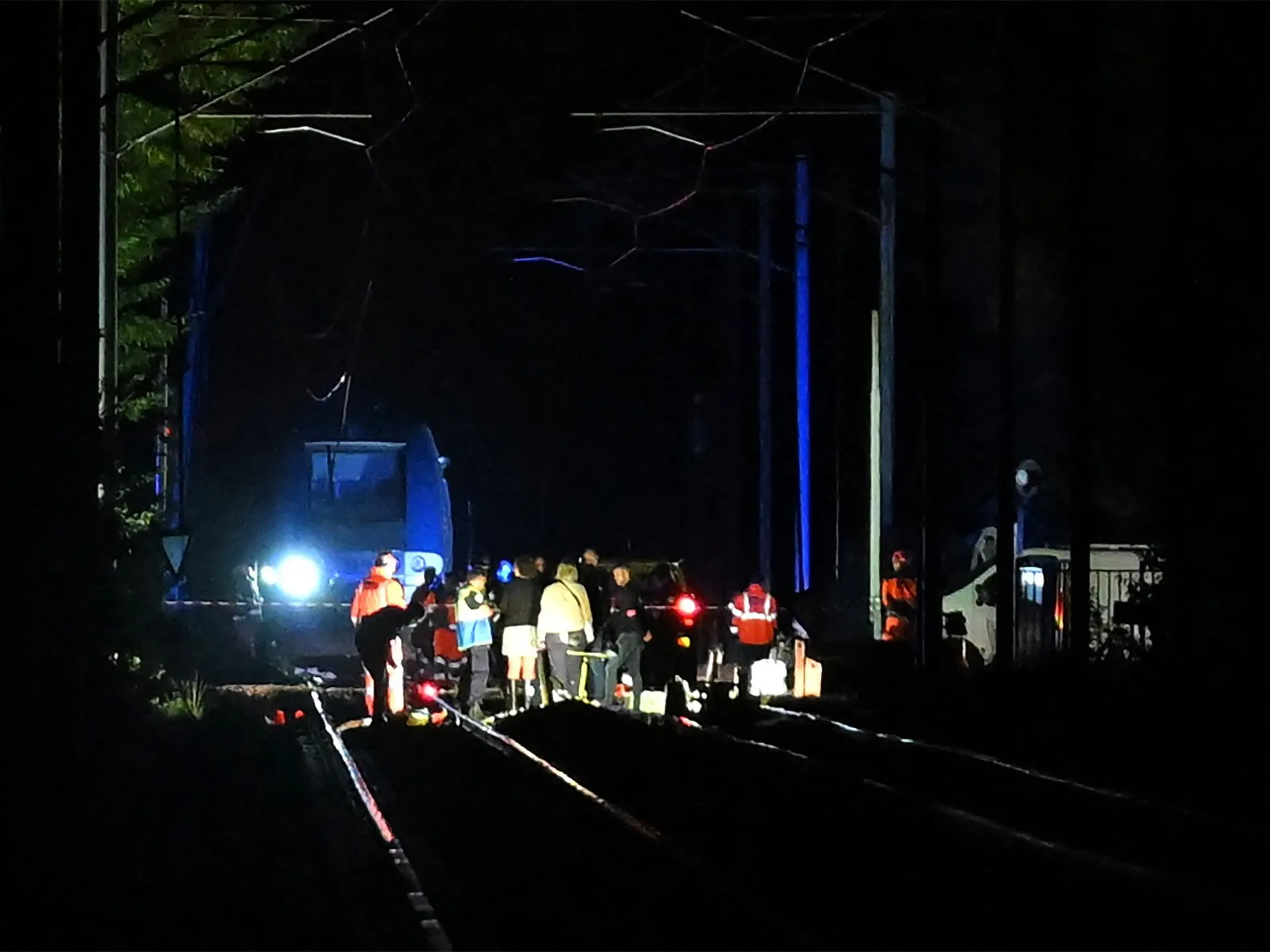 Tren de pasageri deraiat în Franța: 44 de răniți și o tânără în stare critică, după o seară de coșmar în Normandia