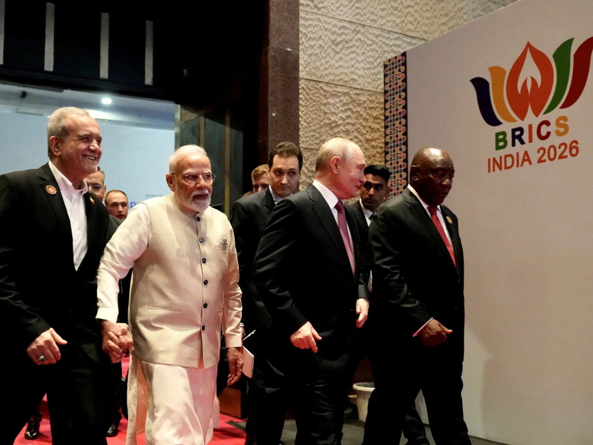 Summitul BRICS se deschide la New Delhi: războaie, tensiuni globale și tarife pe agenda unui club care vrea să rescrie regulile lumii