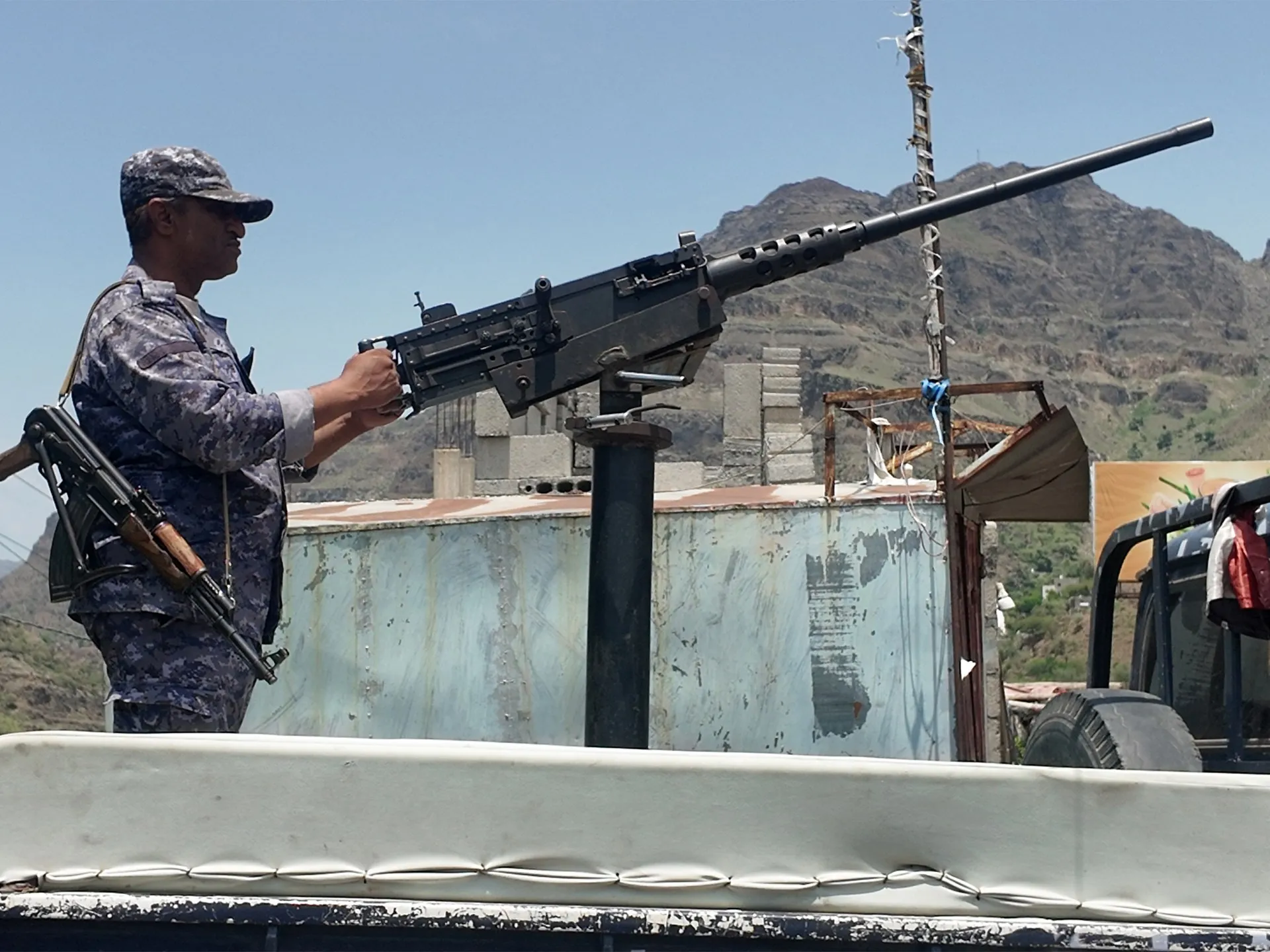 Forțele guvernamentale yemenite avansează în Taiz, houthii revendică atacuri cu rachete balistice asupra Arabiei Saudite