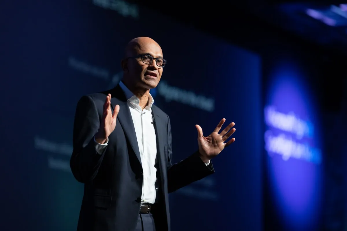 Microsoft impune un „cod de conduită” pentru inteligența artificială: modelele nu au voie să spargă sisteme, să mintă oamenii sau să scape de sub control