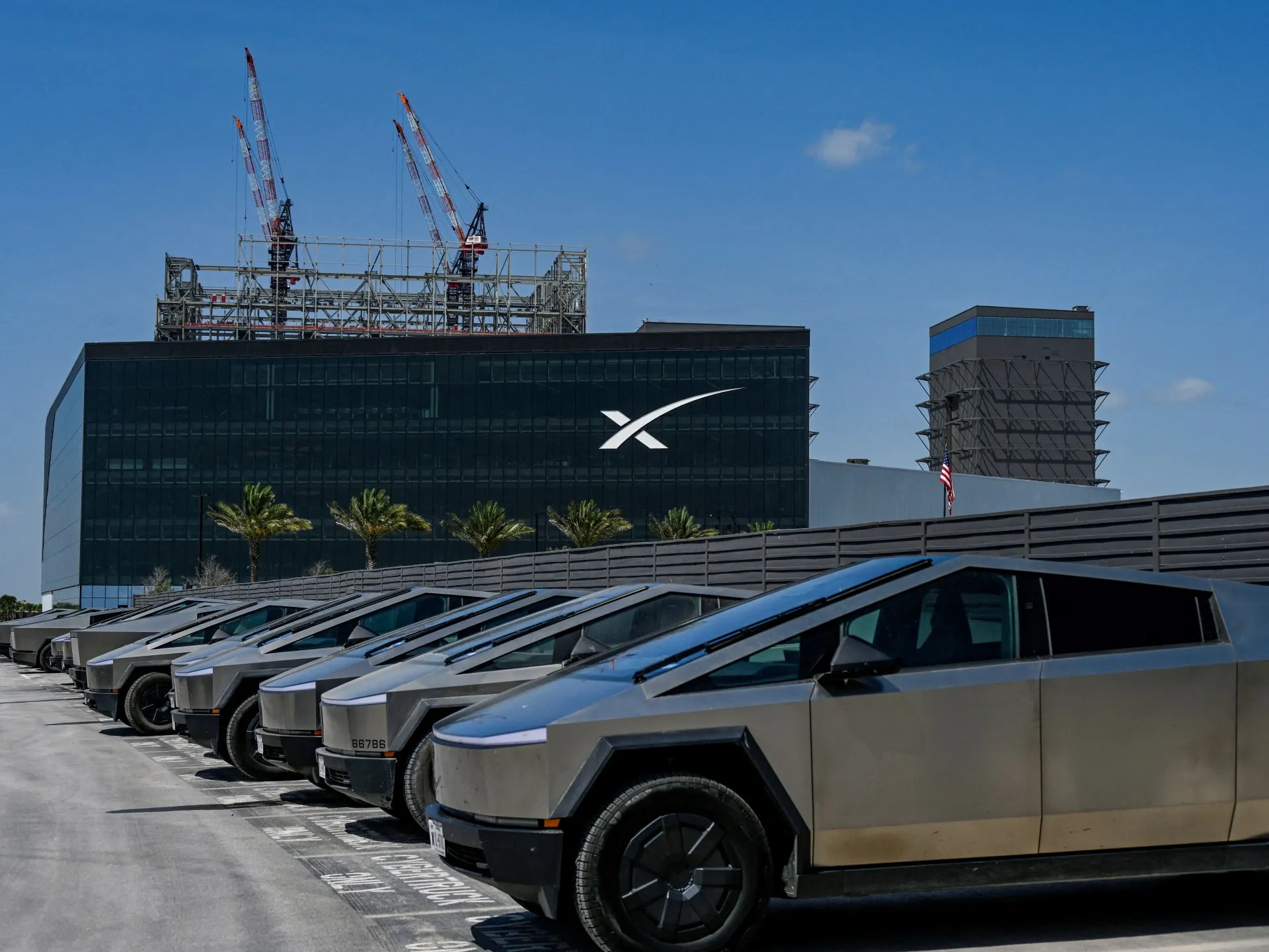 Musk renunță la procesul antitrust împotriva Apple, dar rămâne în război cu OpenAI
