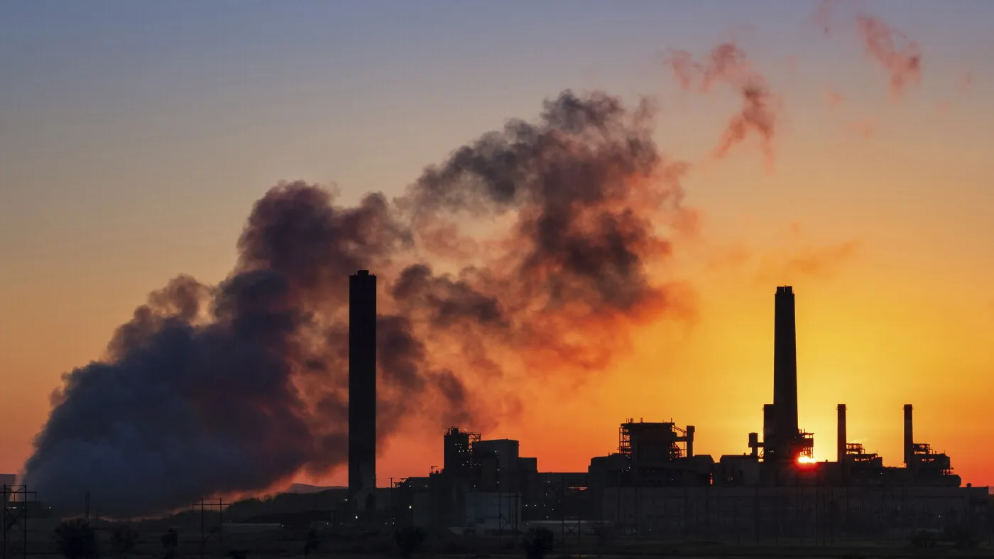 EPA a lui Trump elimină limitele de poluare pentru centralele electrice pe combustibili fosili
