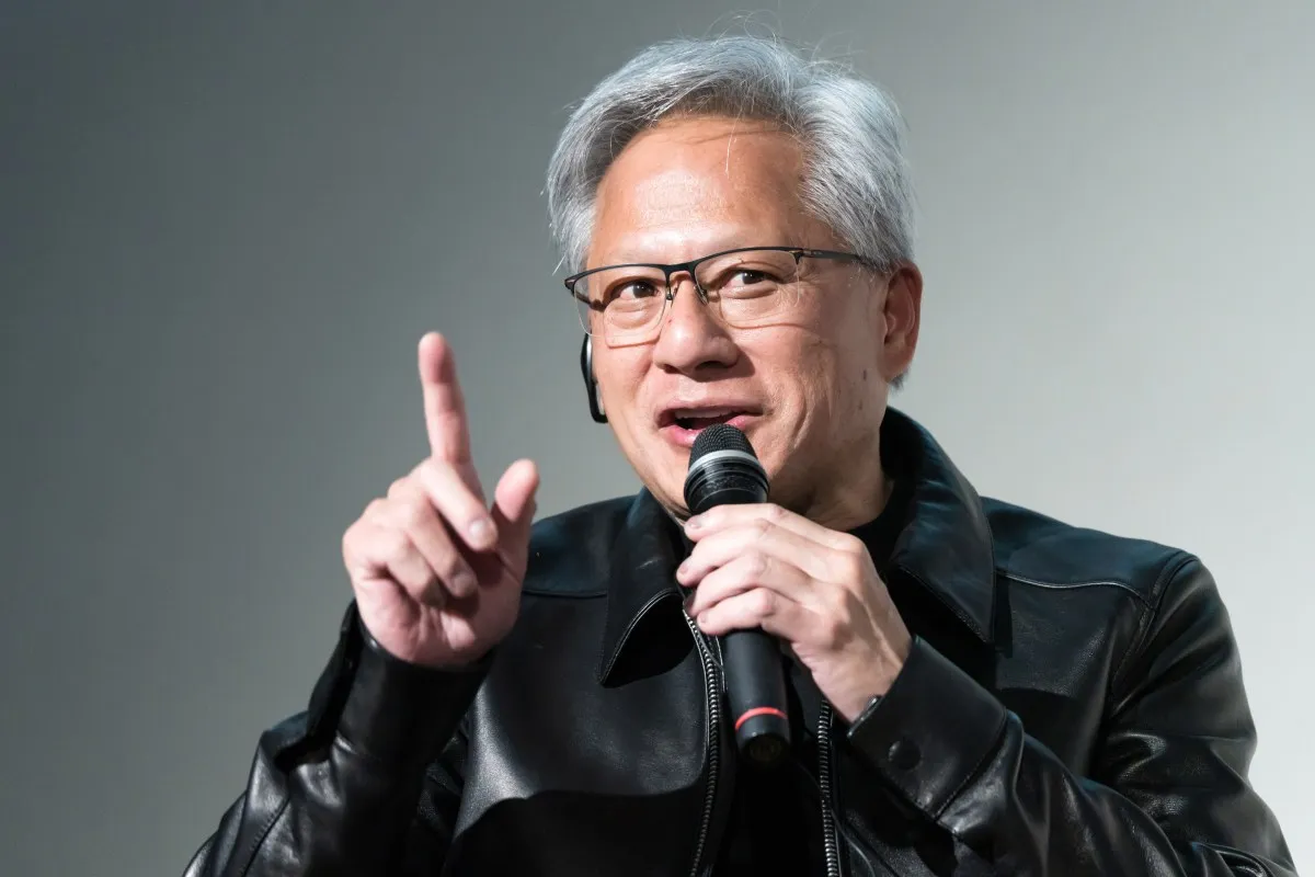Jensen Huang, apelul lui Trump și telefonul pliabil Apple: o demonstrație de putere