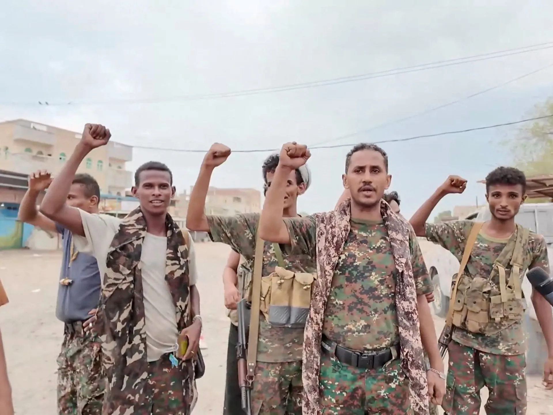 Războiul din Yemen: 54 de raiduri aeriene saudite asupra houthiștilor, în timp ce luptele se intensifică