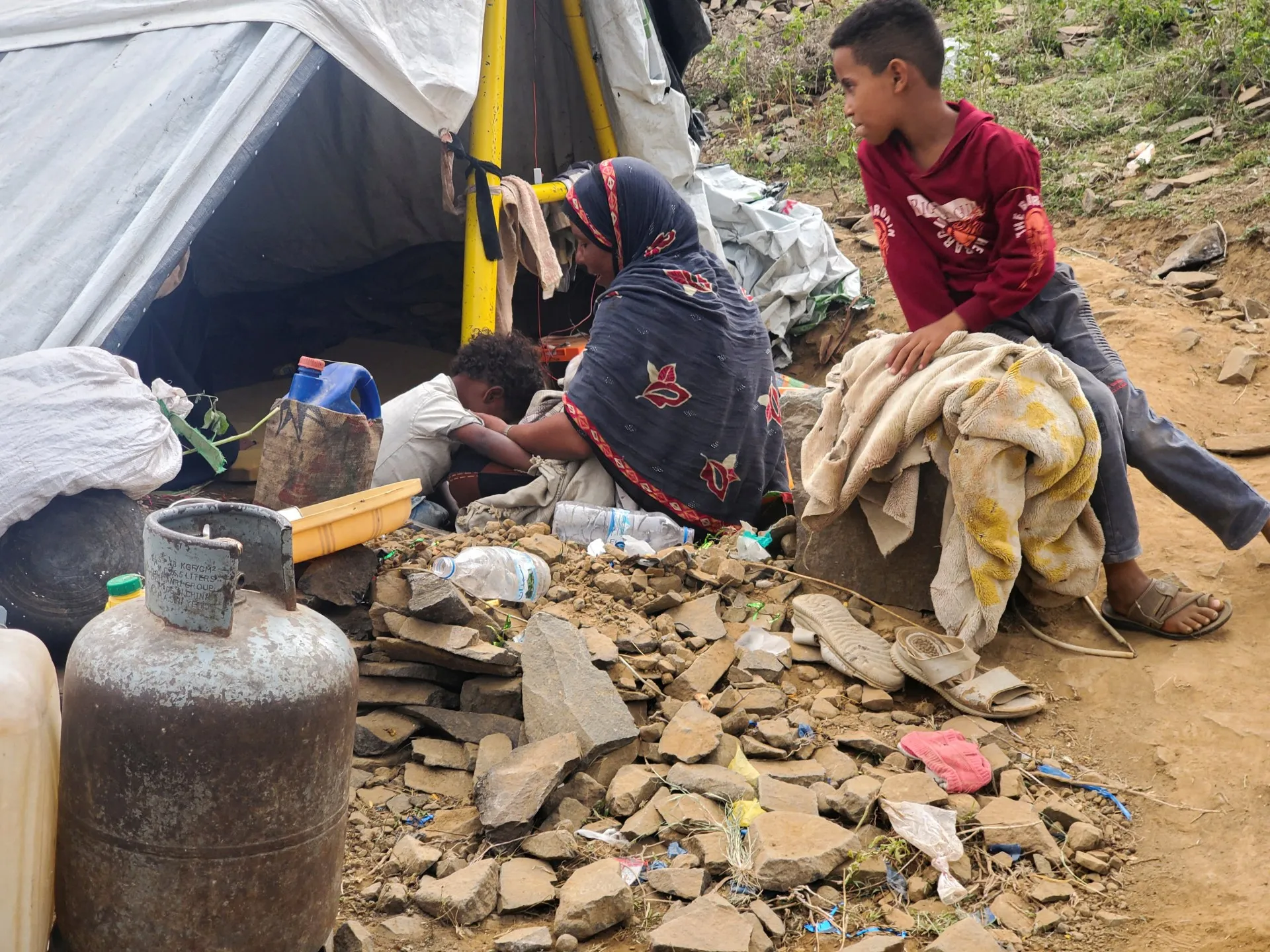 Peste 100.000 de persoane strămutate în Yemen: UN avertizează asupra unei crize umanitare iminente