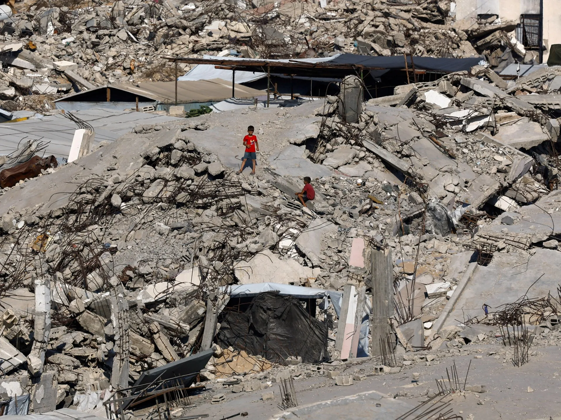 Colapsul unei clădiri în Gaza: șase familii prinse sub dărâmături, strigăte de ajutor sub moloz