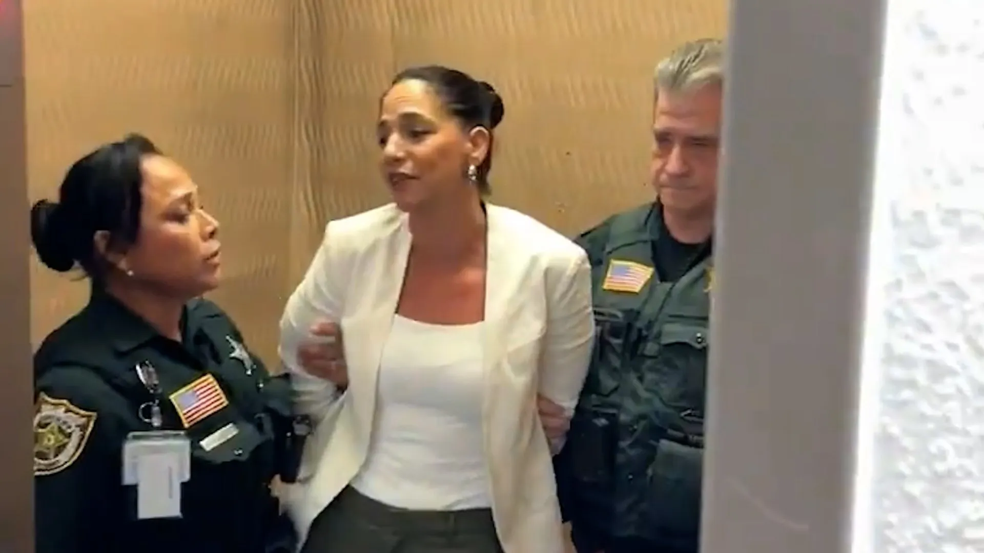 Avocata pentru drepturile omului, Noura Erakat, arestată în timpul unei audieri publice privind obligațiunile Israelului