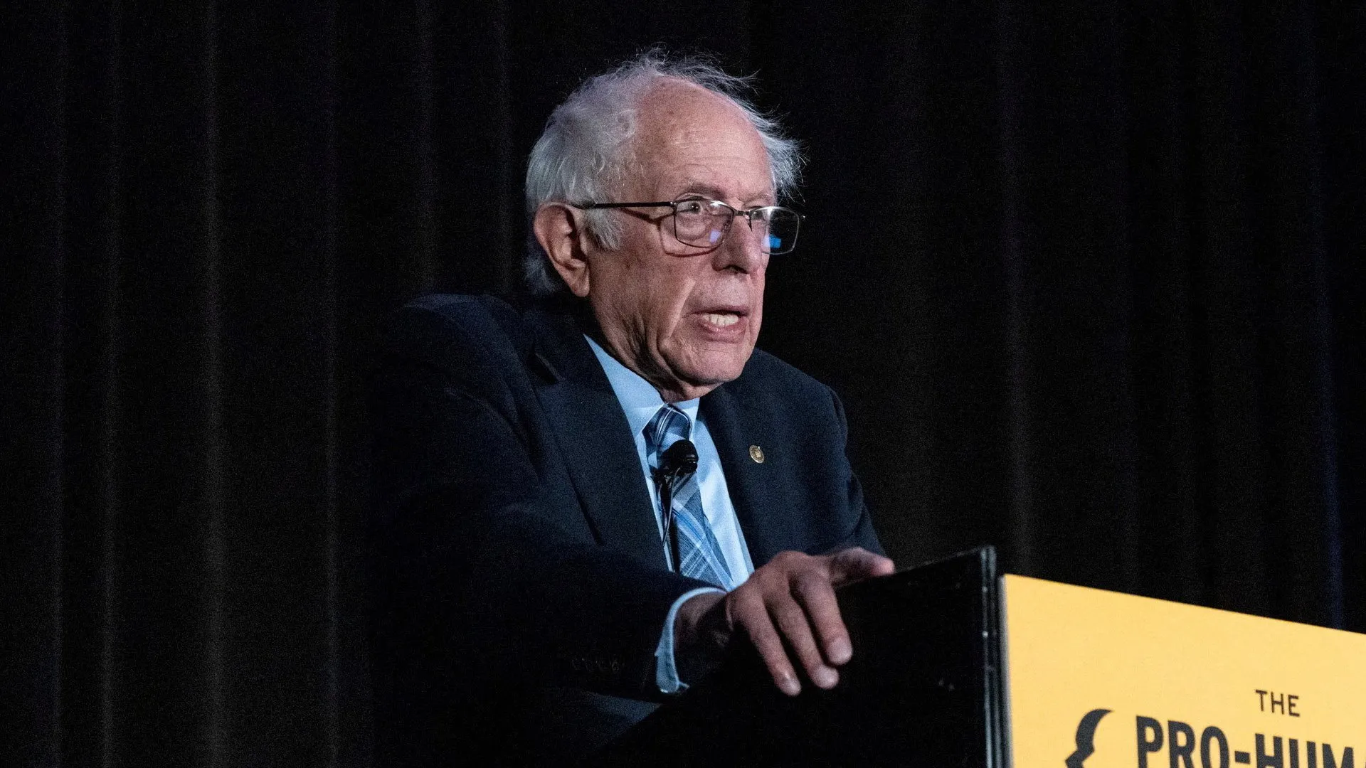 Sanders și Bannon, rivali politici, se unesc într-un avertisment comun despre pericolele inteligenței artificiale