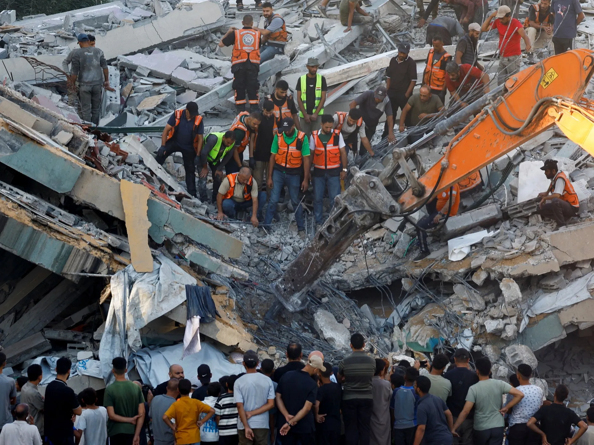 Colapsul unei clădiri în Gaza: 20 de morți, inclusiv femei și copii, zeci de dispăruți sub dărâmături