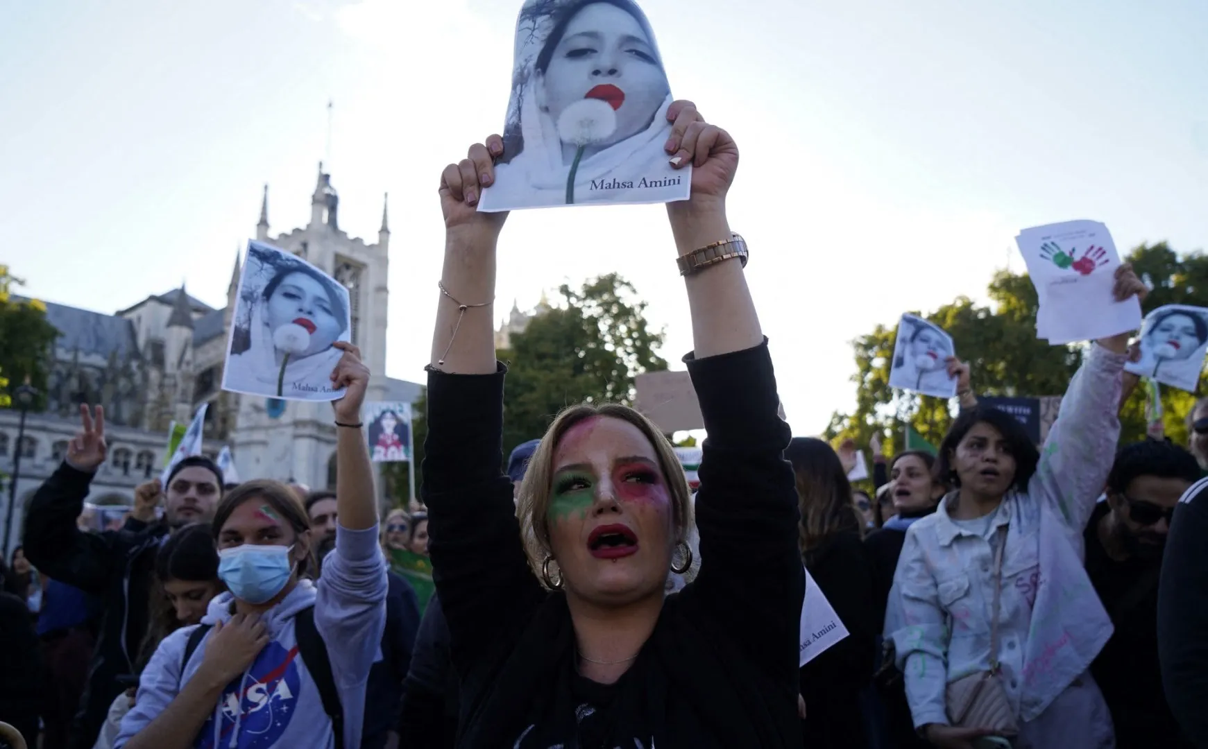 Patru ani de la moartea Mahsei Amini: Cum a schimbat mișcarea „Femeie, Viață, Libertate” societatea iraniană