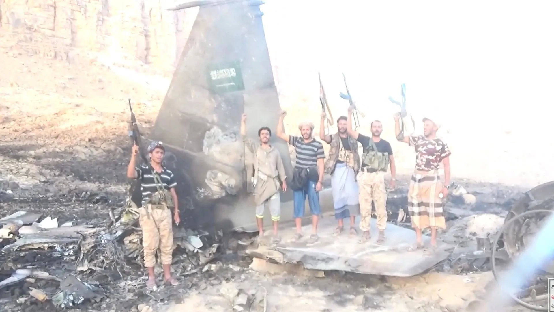 Un nou videoclip pretinde că arată un avion de vânătoare saudit doborât de houthi