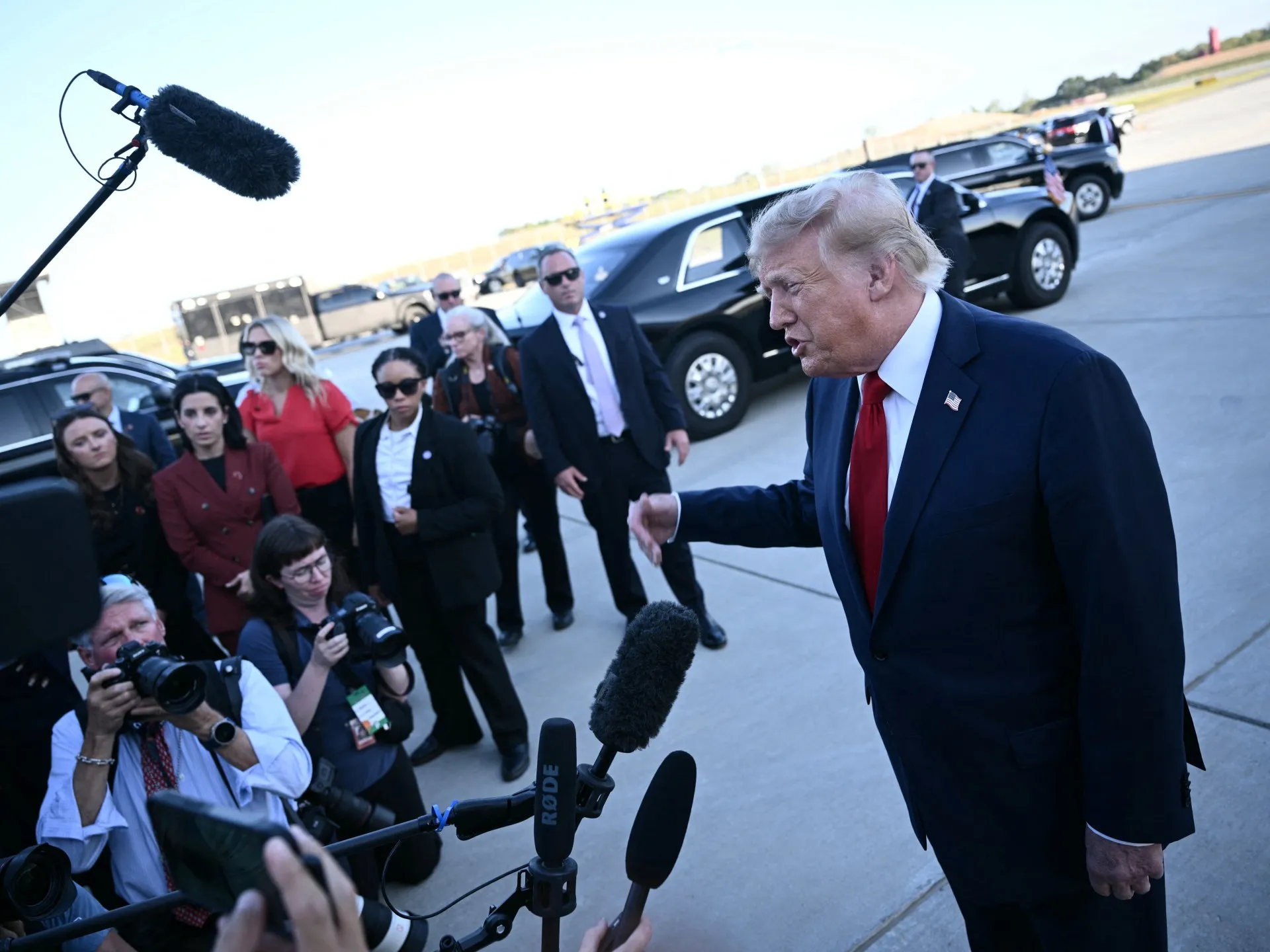Trump amenință UE cu tarife dure dacă Canada devine „membru asociat” – un posibil „act ostil”