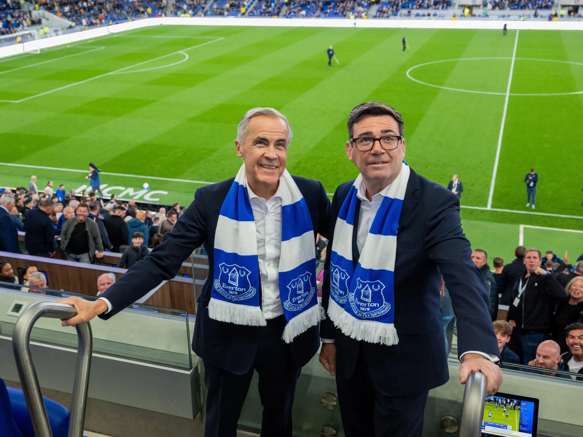 Burnham și Carney, primul pas spre o alianță strategică: AI, apărare și un meci de fotbal la Liverpool