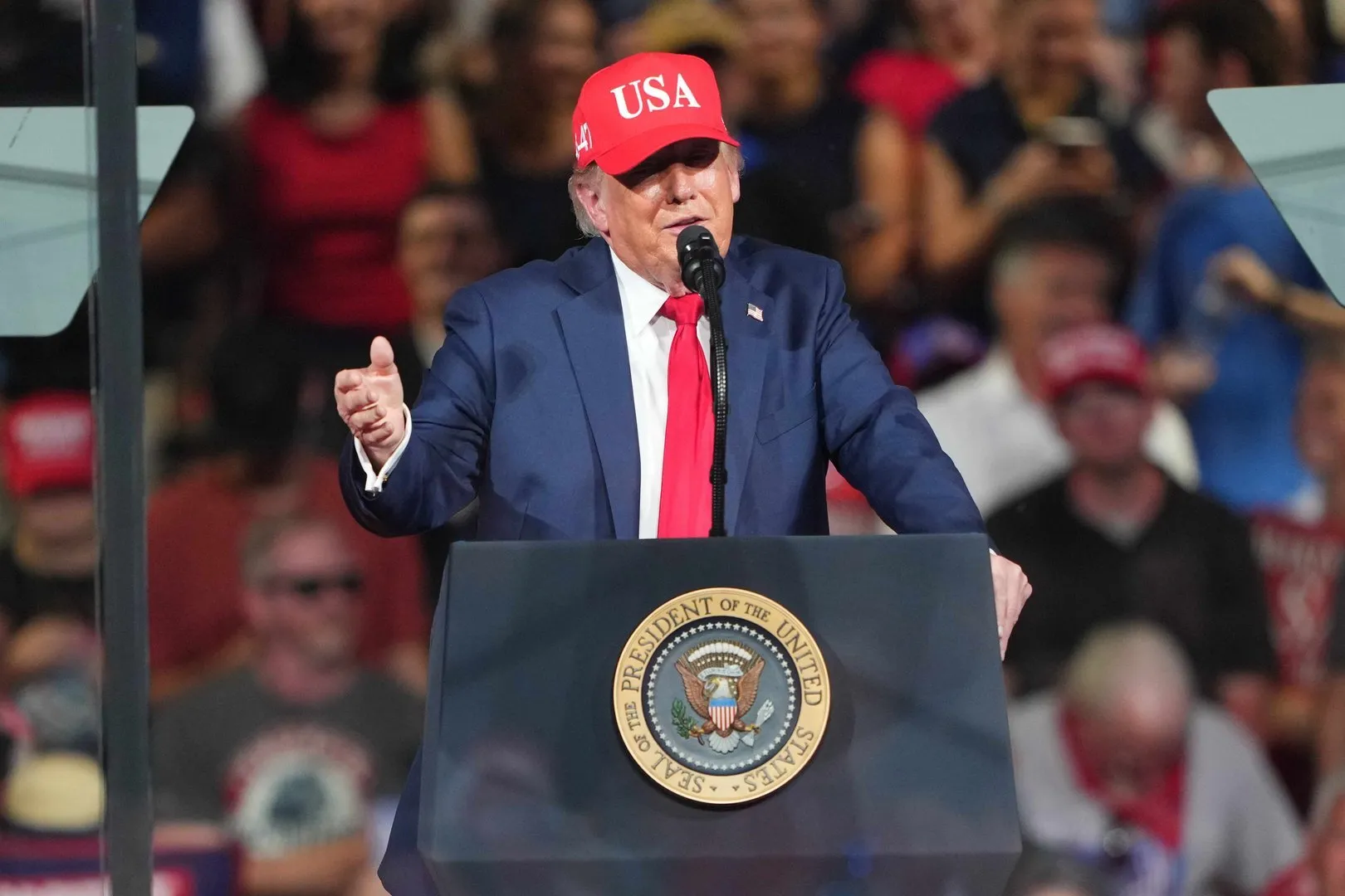 Trump amenință cu ruperea relațiilor comerciale cu Mexic și Europa după majorarea dobânzilor de către Fed