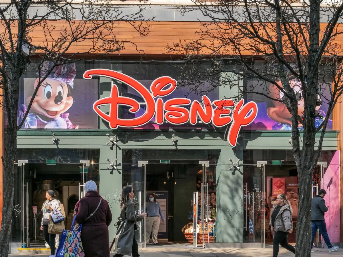 Disney își numește primul CTO: fostul CEO al Character.AI, compania acuzată că a copiat personajele sale